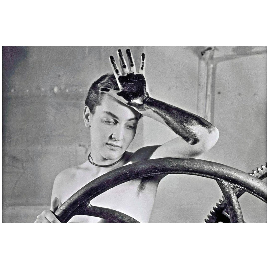 Man Ray. Meret Oppenheim. 1933