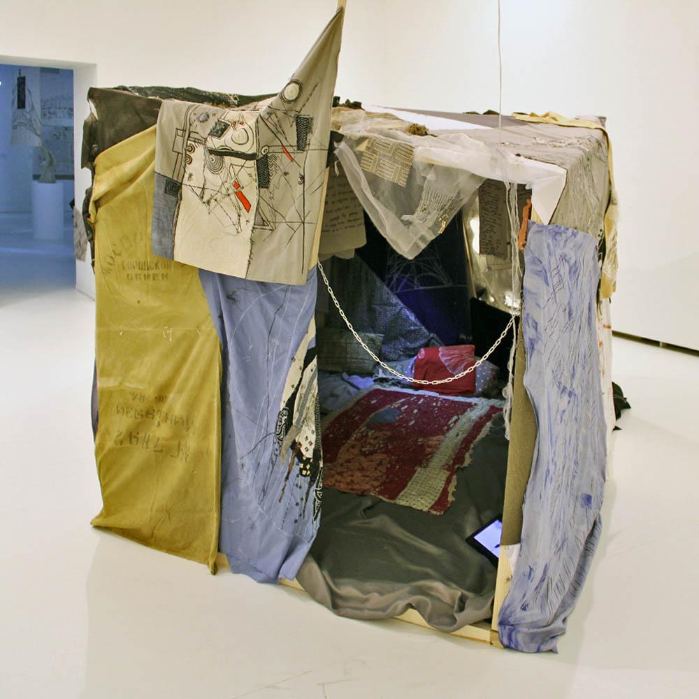 Мария и Наташа Арендт. Палатка. Дом художника. 2010-2020
