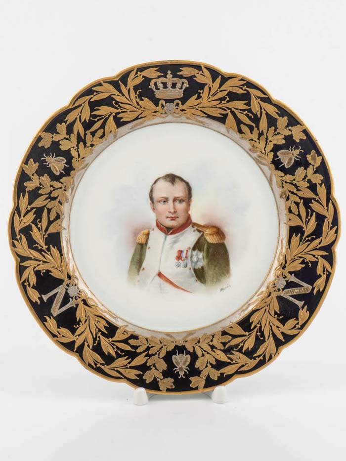 Тарелка «Наполеон Бонапарт». Фарфор, роспись, позолота. XIX в.