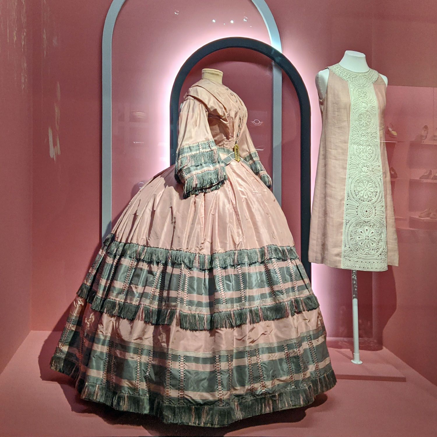 Платье розовое. Россия. Вторая пол. 1850-х
