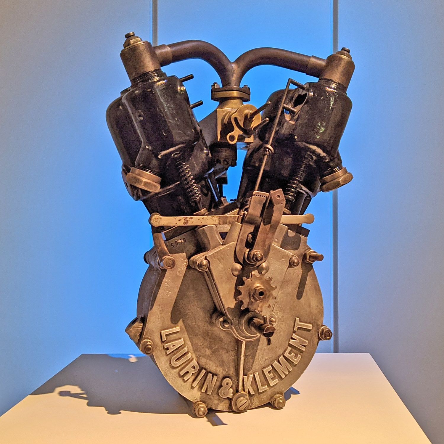 Двигатель автомобиля Laurin & Klement. Нач. ХХ века. Политехнический музей