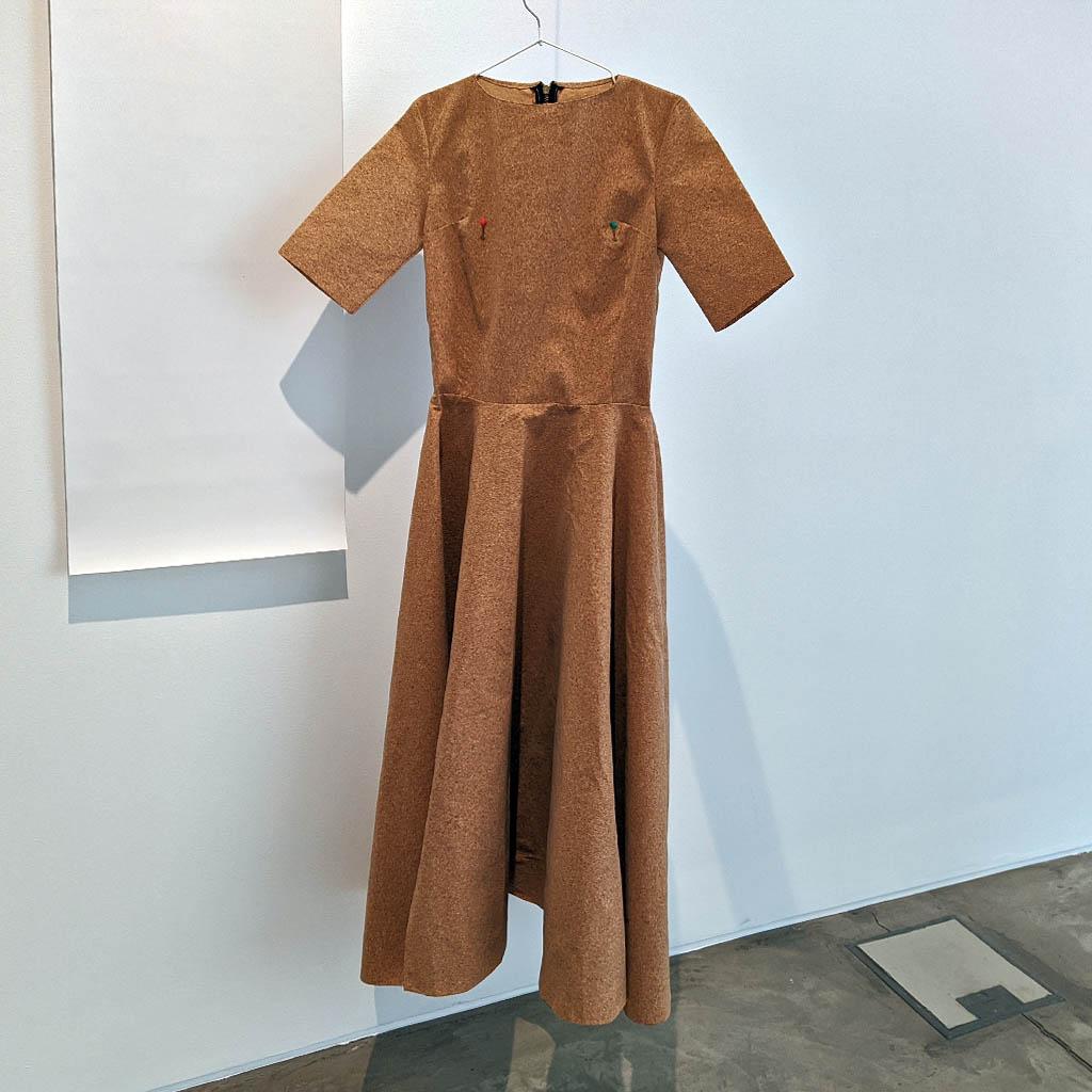 Платье из пробковой ткани. Илона Тетруашвили 