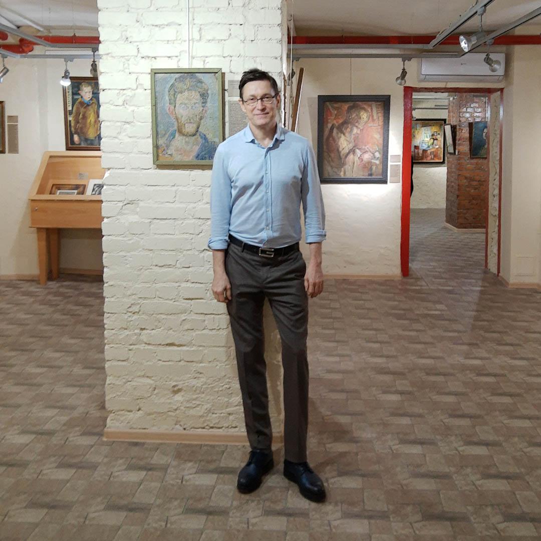 Ильдар Галеев на выставке «За фасадом эпохи»