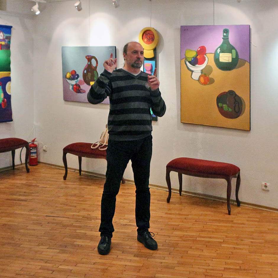 Дмитрий Плотников на открытиии выставки