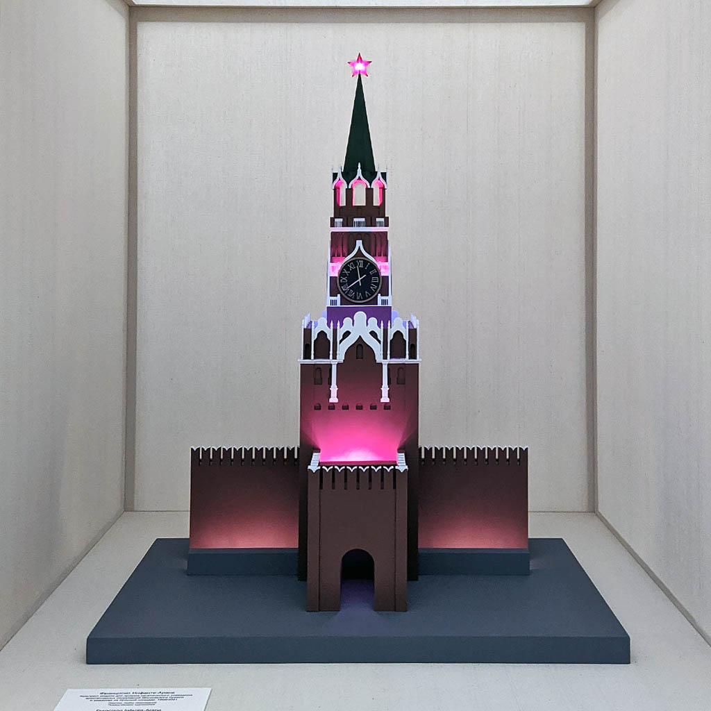 Франциско Инфанте-Арана. Фрагмент модели кинетического освещения башен Кремля и Красной площади. 1968