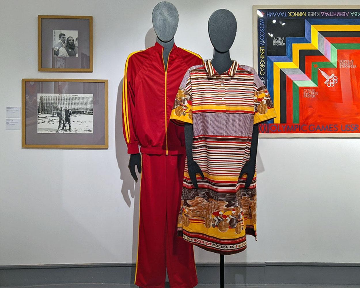 Спортивный костюм и женское платье по мотивам Олимпиады. 1980-е