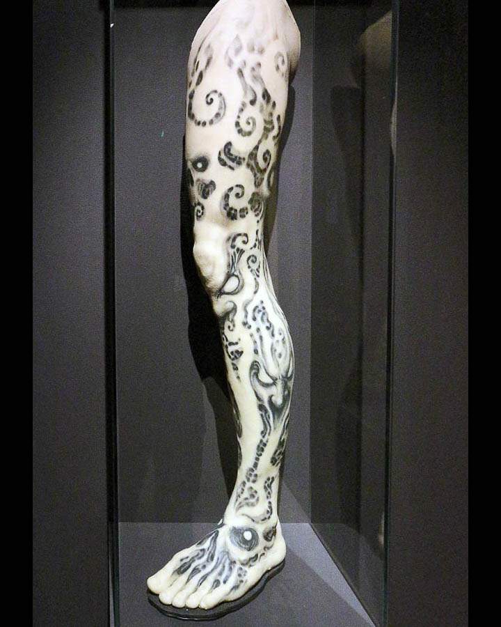 Пол Бут. Татуировка на мужской ноге. 2013