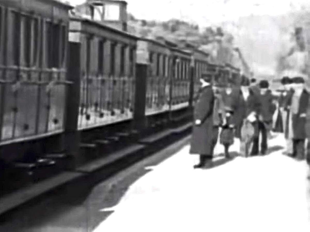Огюст и Луи Люмьер. Прибытие поезда на вокзал Ла-Сьота. 1896
