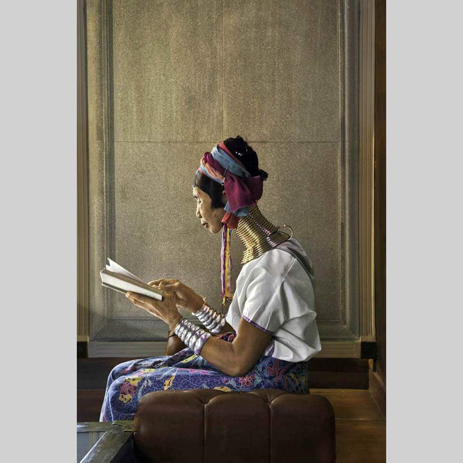 Стив МакКарри. Читающая женщина. Чиангмай, Тайланд. 2012