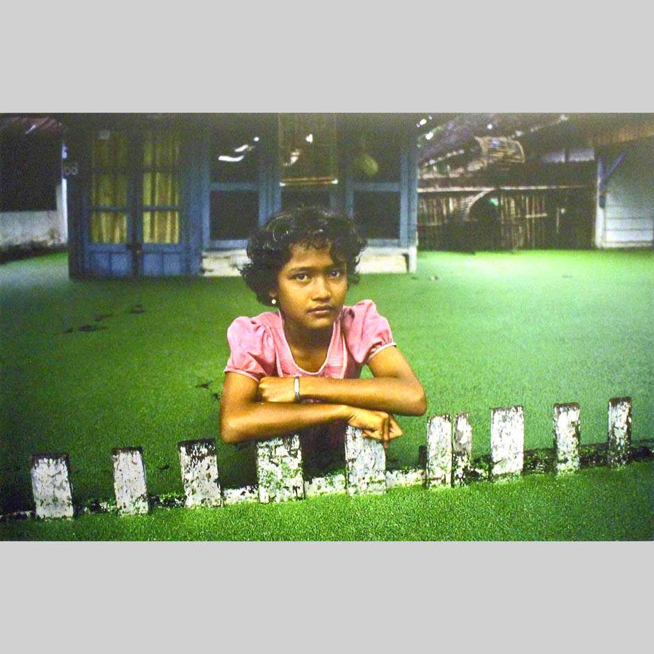 Стив МакКарри. Девочка в зарослях ряски. Индонезия. 1983