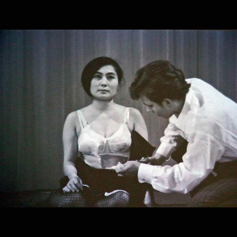 Йоко Оно. Отрежь. Перфоманс в Carnegie Hall. 1966