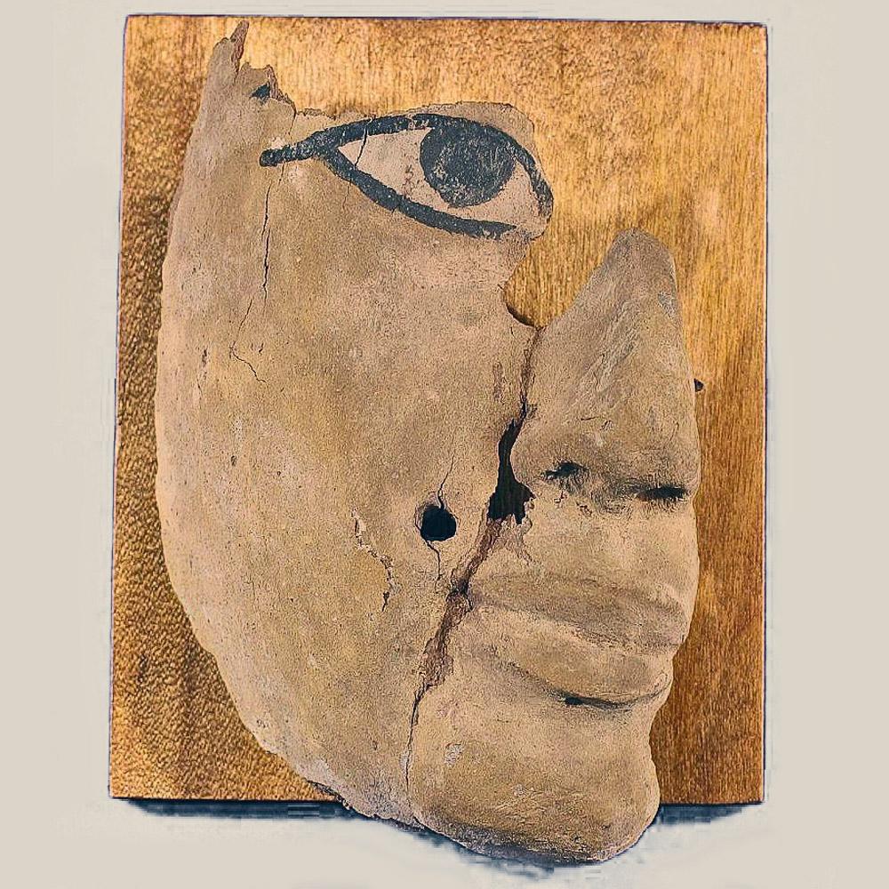 Фрагмент маски саркофага. Египет. XVI-XI в. до н.э.