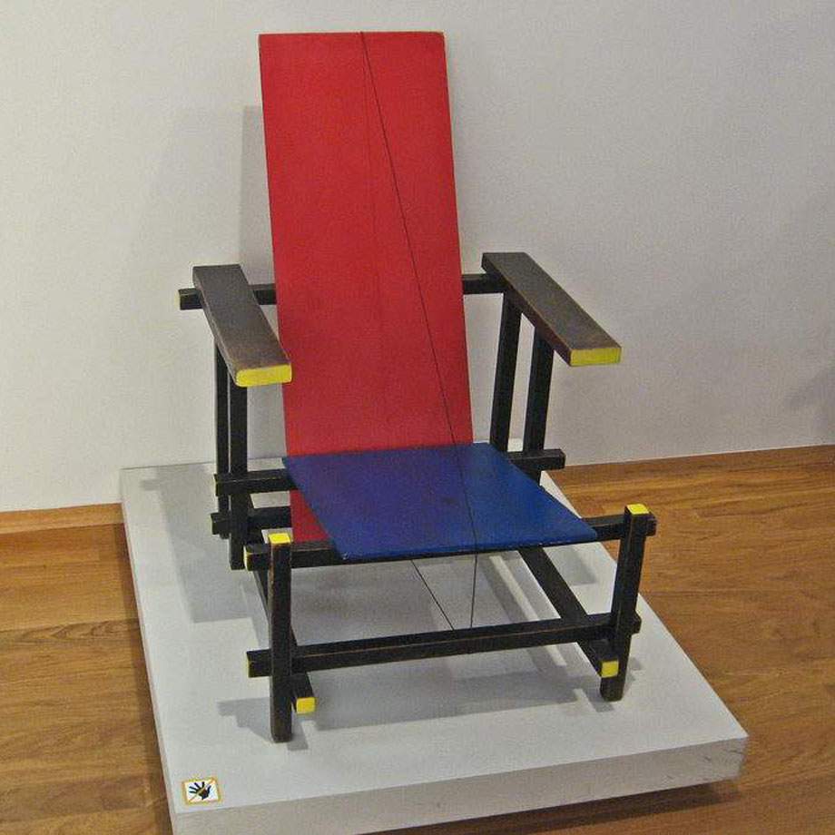Gerrit Rietveld. Красно-синий стул
