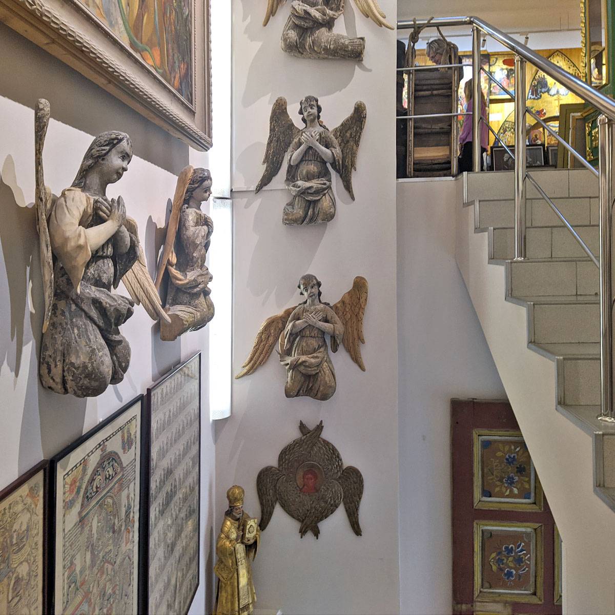 Лестница в музее Невьянской иконы